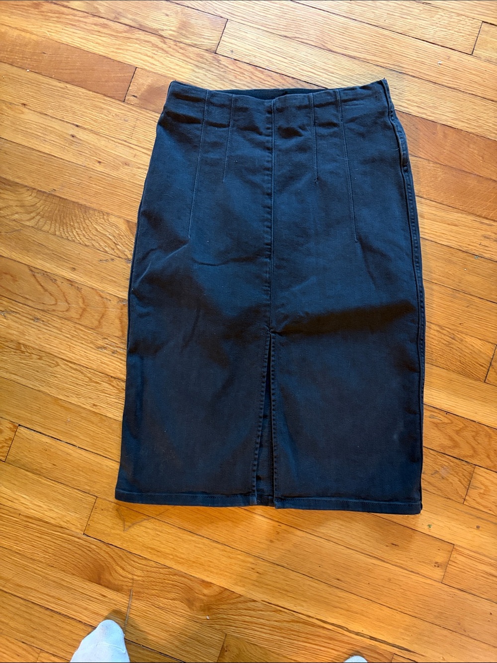 Lee Black Pencil Skirt with Front Vent Sz. XS